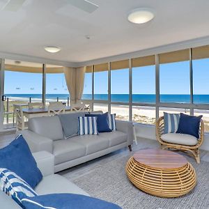 Three-Bedroom Apartment Ocean View 45 Stars